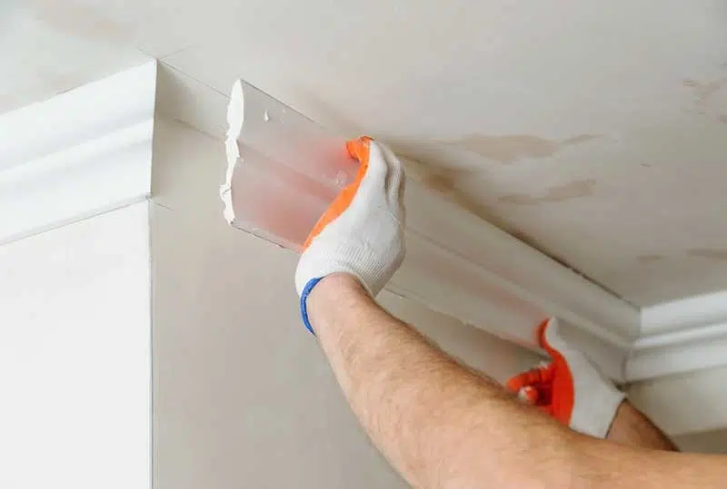 Moulure plafond comment faire et comment en mettre